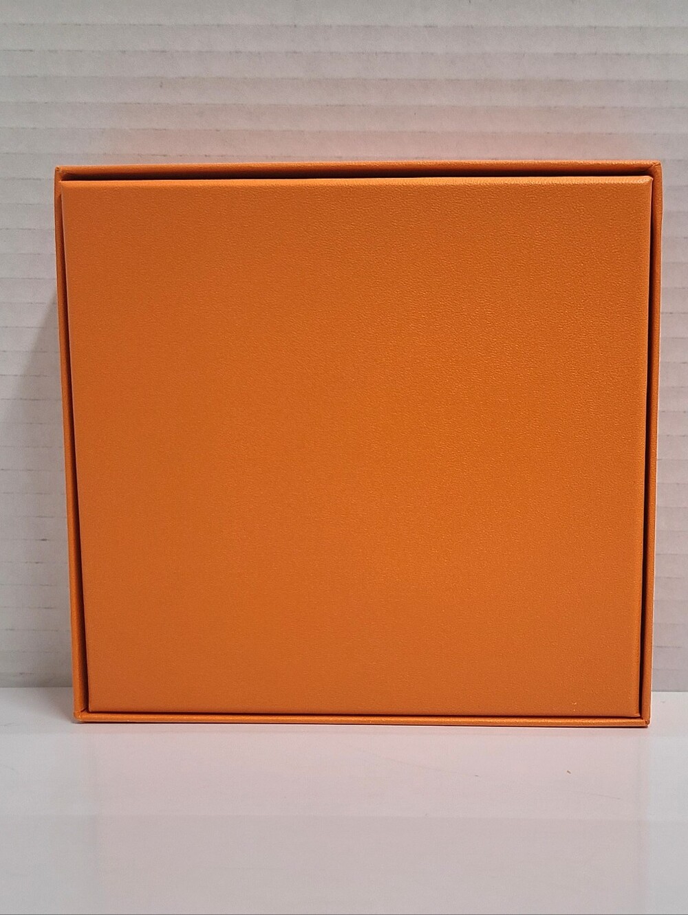 Hermēs Paris Small Square Gift Box - Picture 4 of 12